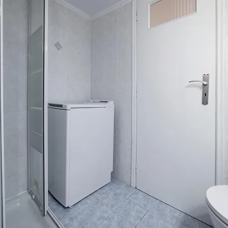 Skyline Penthouse 2bd Close To Metro Station *